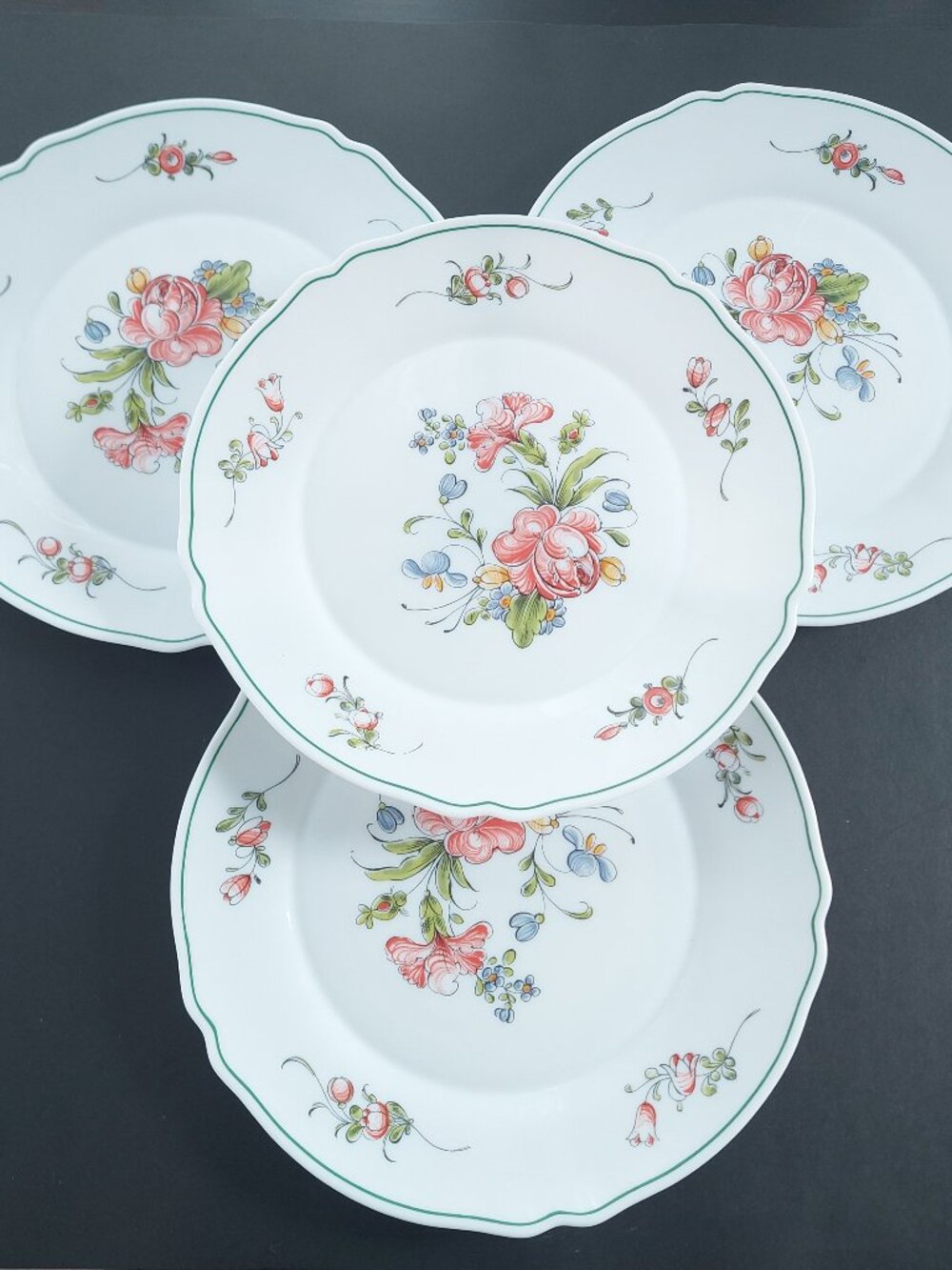 Set of 4 Vintage Arcopal France Provincial Rose Milk Glass Dinner Plates 10"